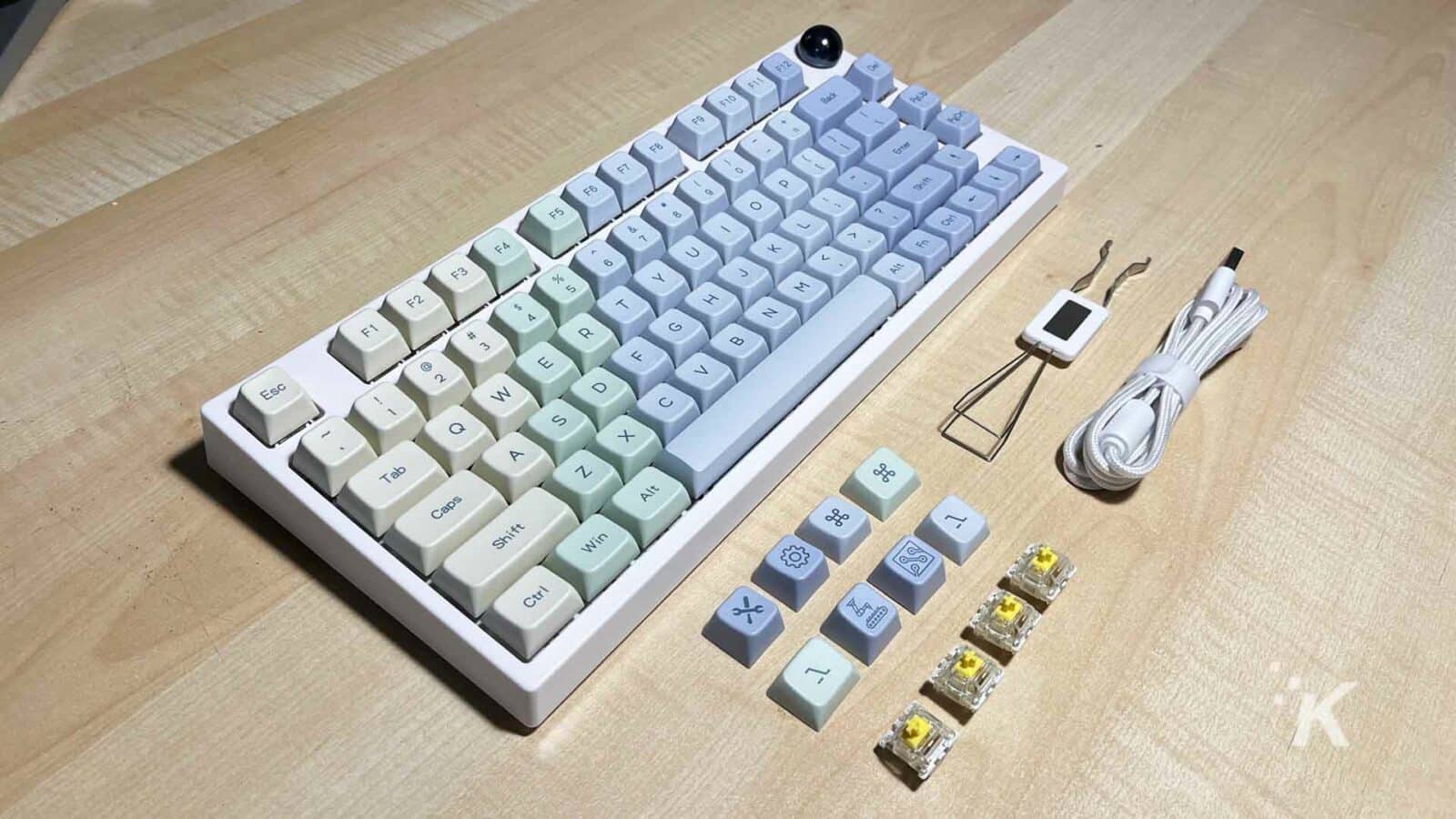 EPOMAKER TH80 PRO keyboard with accessories